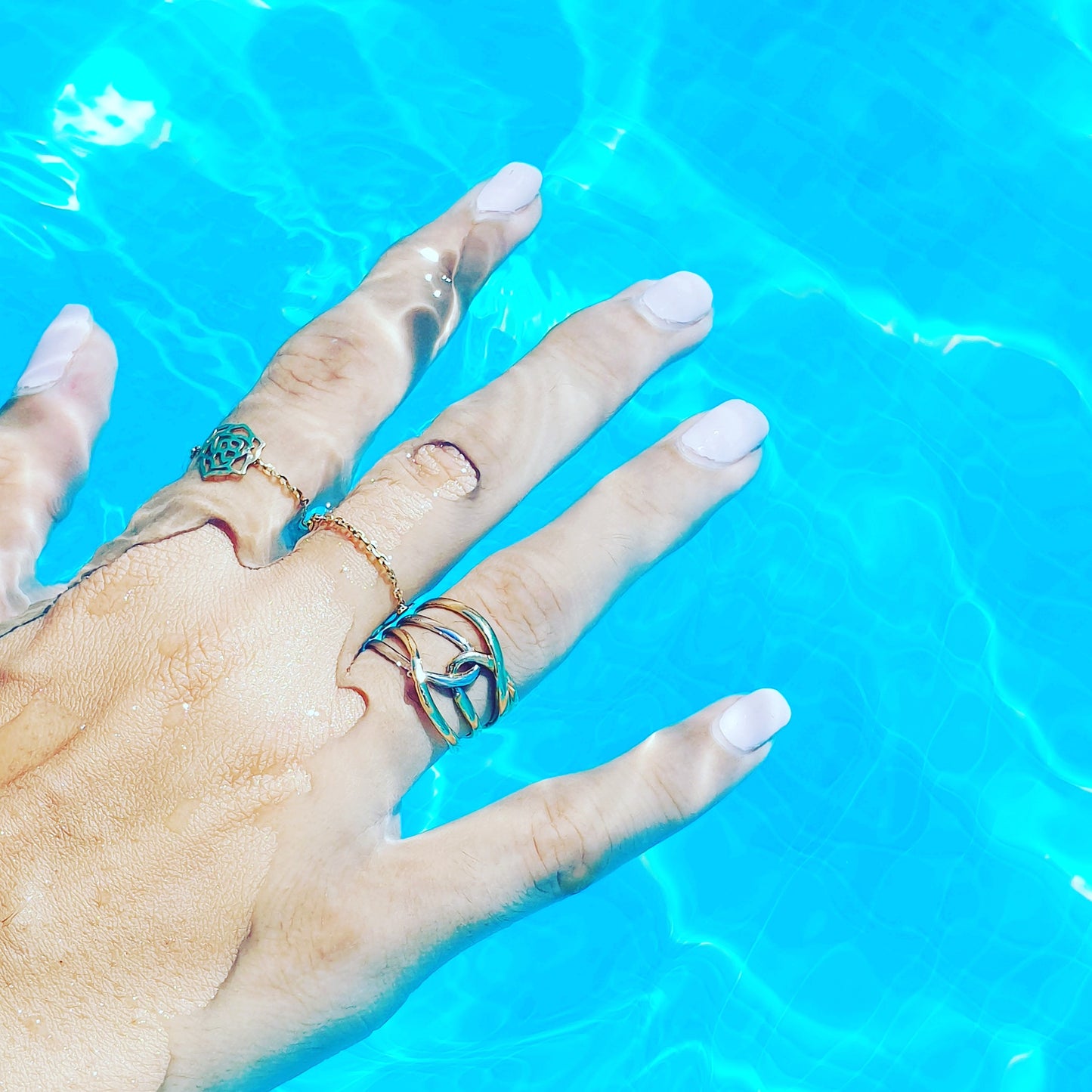 Wavy ring