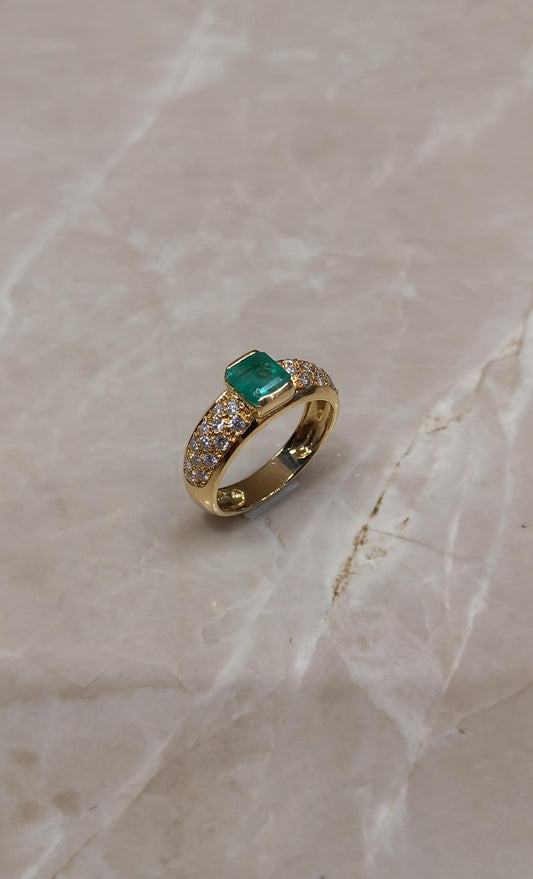 Emerarld vintage ring