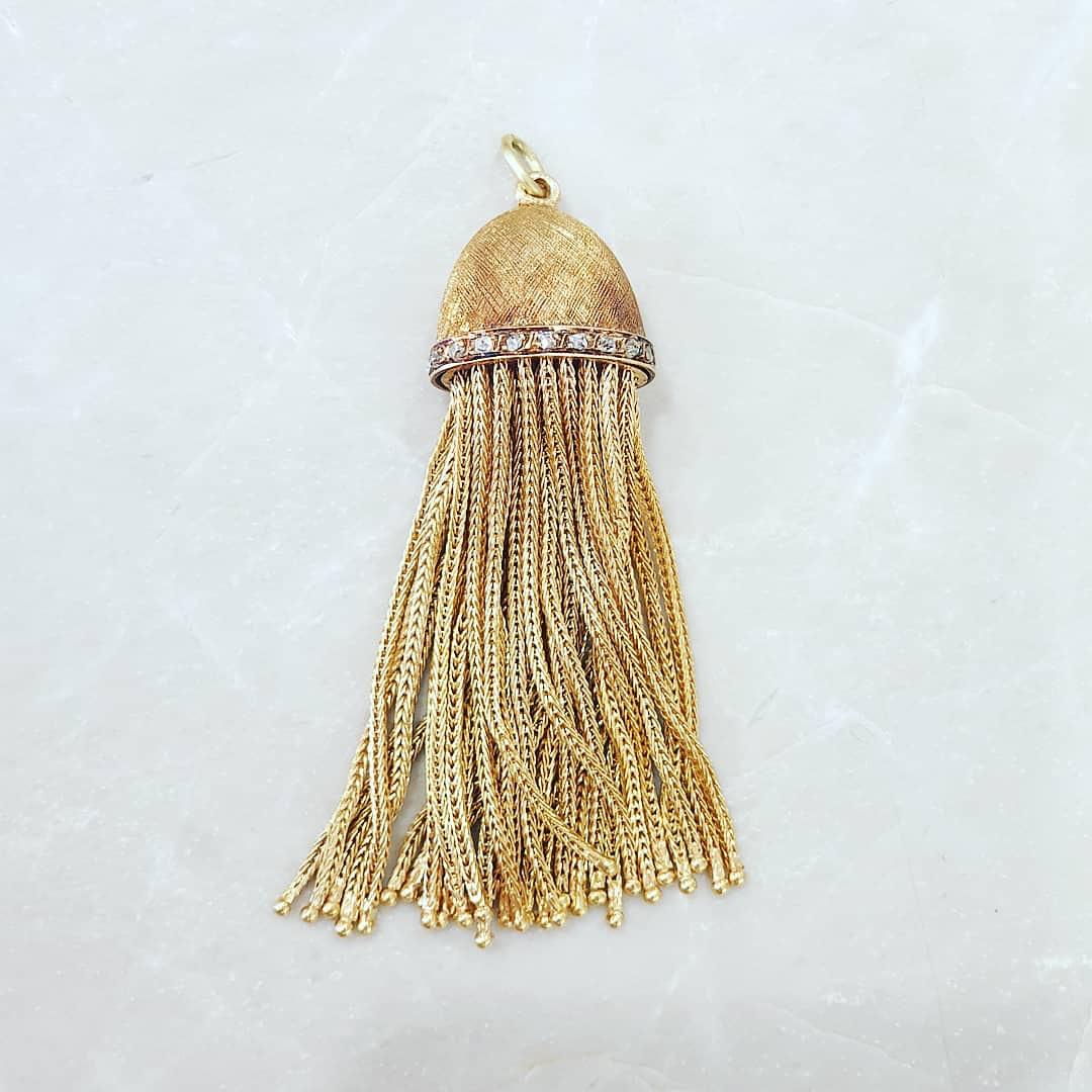 Brushed gold tassel with diamonds